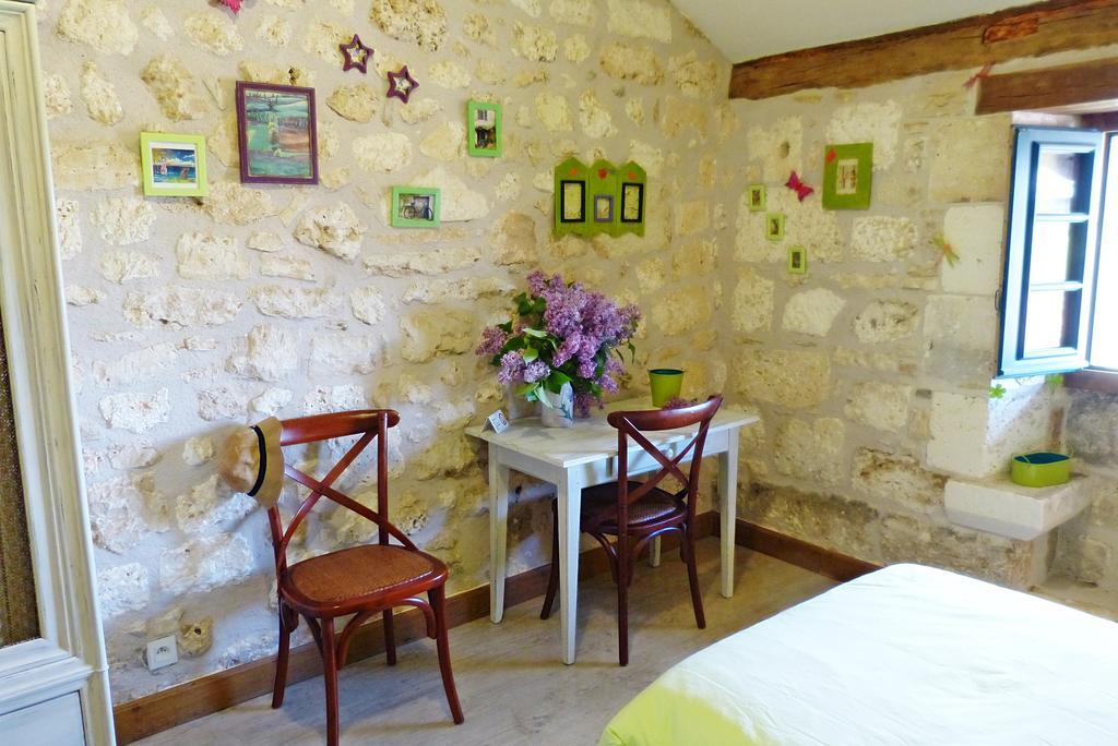 Bed and Breakfast L'Echappée Belle Périgord à Cercles Chambre photo