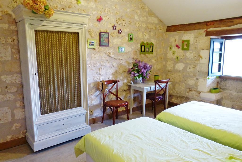 Bed and Breakfast L'Echappée Belle Périgord à Cercles Chambre photo