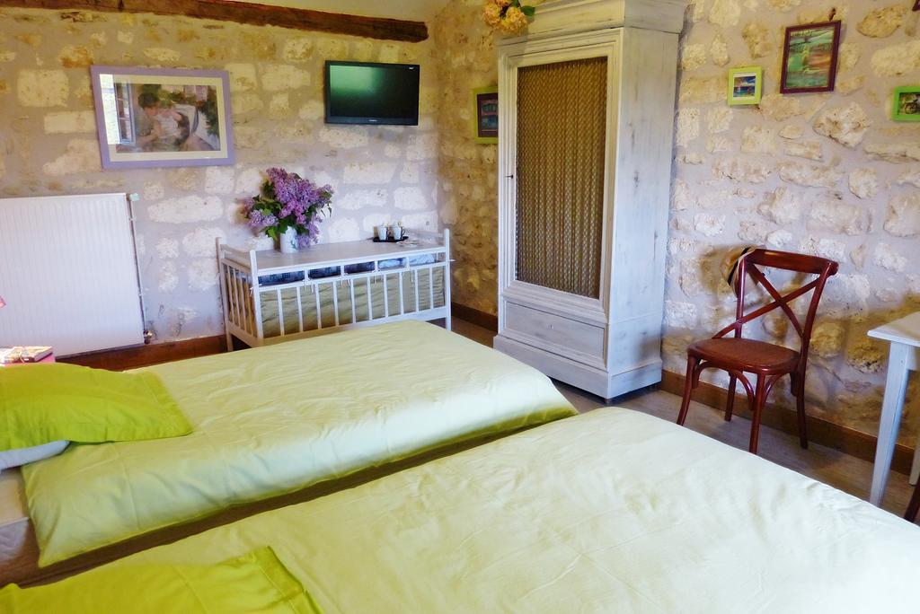 Bed and Breakfast L'Echappée Belle Périgord à Cercles Chambre photo