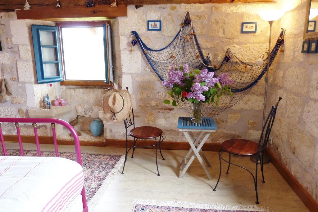 Bed and Breakfast L'Echappée Belle Périgord à Cercles Chambre photo